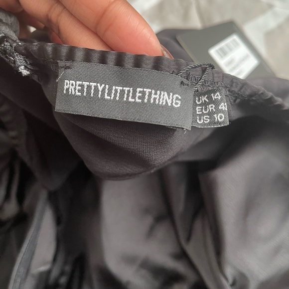 PrettyLittleThing Black Satin Puff Sleeve Ruched Mini Dress - Picture 4 of 5